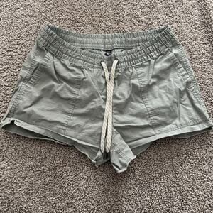 Vuori Vintage Ripstop Green Shorts Size Small